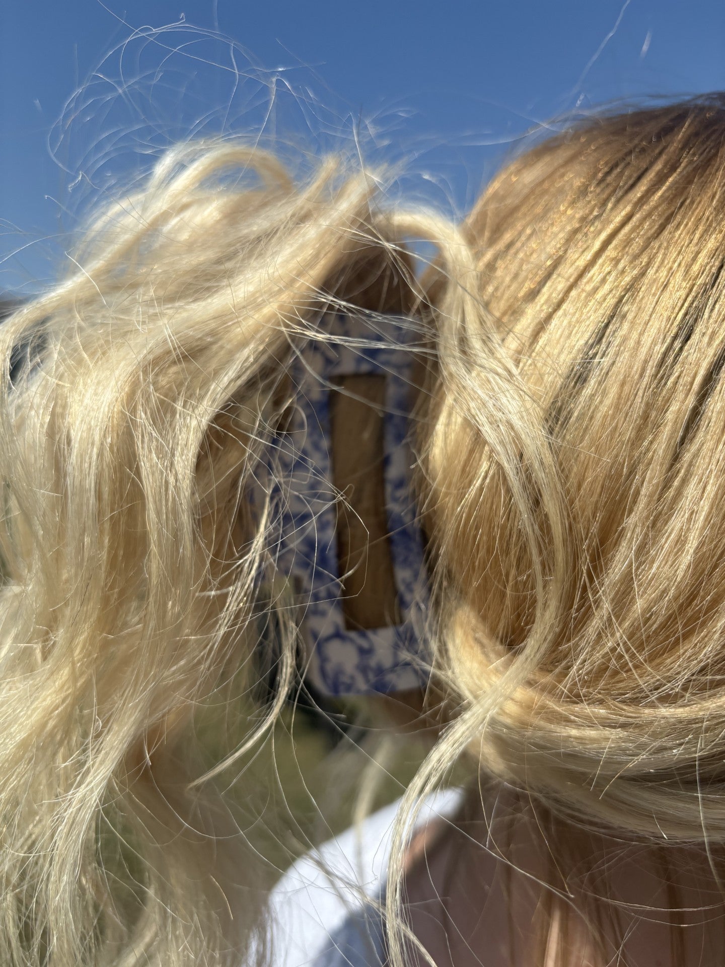 Blue and White Claw Clip-3.3in