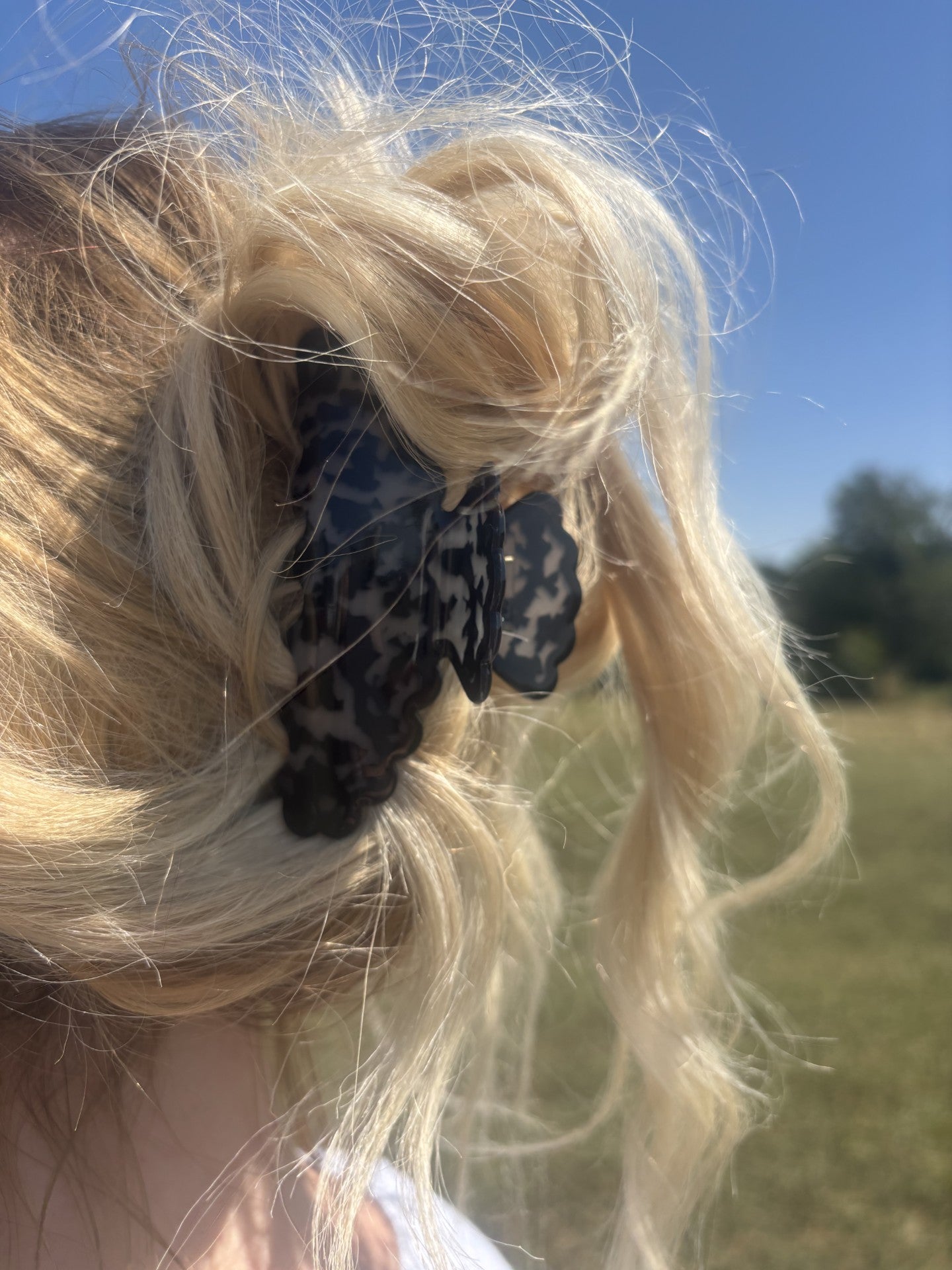 Artistic Wave Spotted Tie Dye Claw Clip-Black Hawksbill