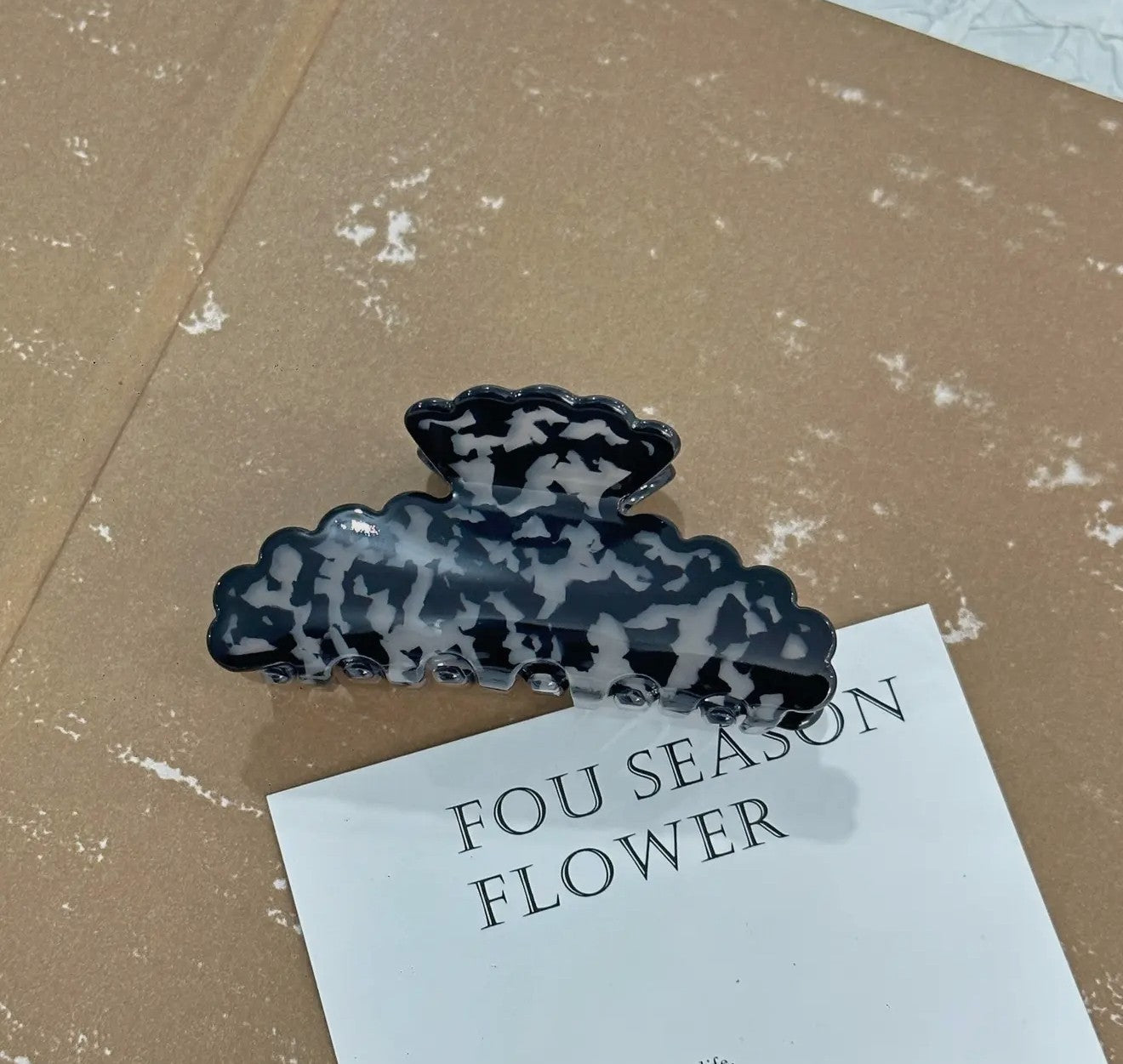 Artistic Wave Spotted Tie Dye Claw Clip-Black Hawksbill