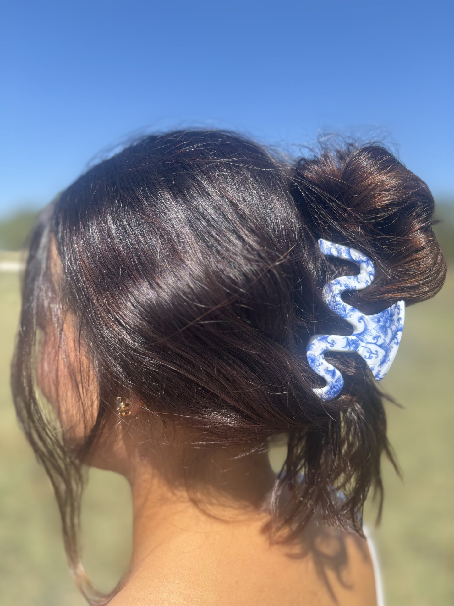 Blue and White Claw Clip-Zig Zag